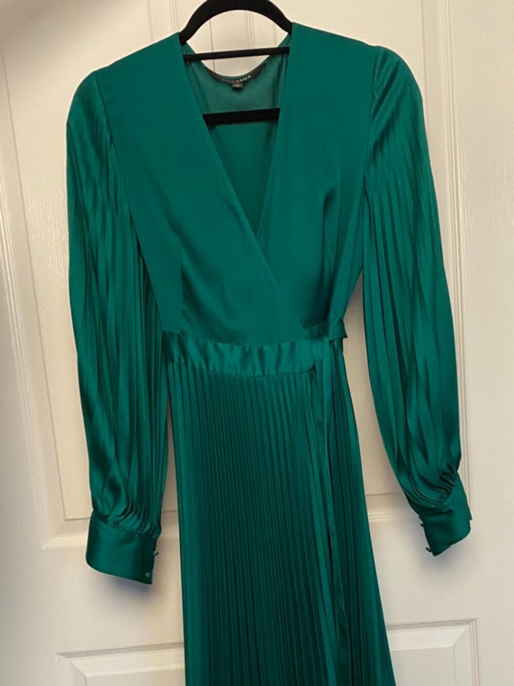 Intermix, emerald green, plunge neck, pleaded long sleeve dress